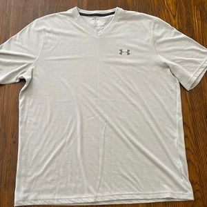 Under Armour Loose Fit Heatgear v-neck t-shirt